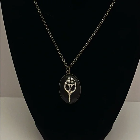 Necklace - Picture 4 of 8